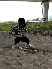 15 pictures - Exotic babe squats to piss near main road