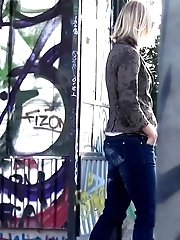 15 pictures - Blonde has fun as she pees while standing