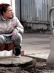15 pictures - Sexy brunette pissing on an industrial estate
