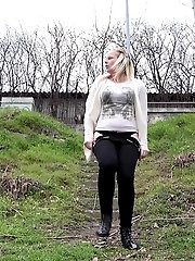 15 pictures - Pretty blonde babe sprays her juices over grass