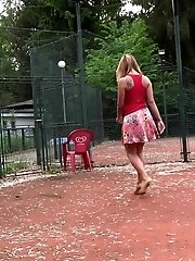 15 pictures - Cute girl in pink heels sprays her pee outside