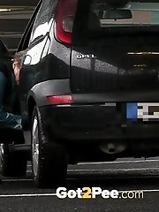 15 pictures - Pretty babe pisses in the middle of a car park