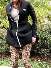 15 pictures - Dark haired babe in leggings pisses outside