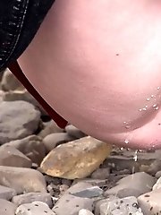 15 pictures - Gorgeous girl pees on stones outside