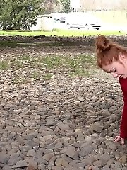 15 pictures - Gorgeous girl pees on stones outside