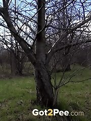 15 pictures - Pretty girl waters the grass with her golden pee