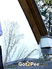 15 pictures - Pretty girl pees outside in the middle of a road