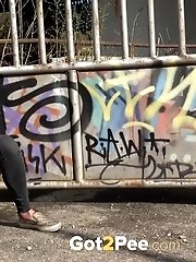 15 pictures - Grafitti Peeing