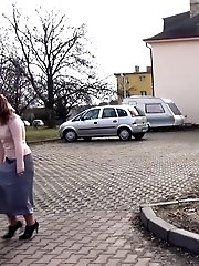 15 pictures - Flexibility is key in this public pissing scene