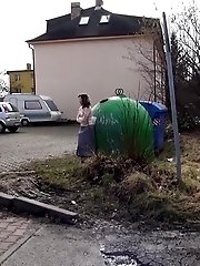 15 pictures - Flexibility is key in this public pissing scene