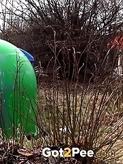 15 pictures - Flexibility is key in this public pissing scene