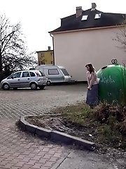 15 pictures - Flexibility is key in this public pissing scene