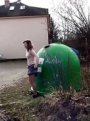 15 pictures - Flexibility is key in this public pissing scene