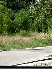 15 pictures - Blonde needs to piss when she is rollerskating