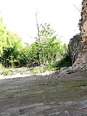 15 pictures - Blonde with tattoos sprays her piss on the ground