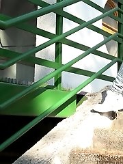 15 pictures - Redhead is desperate to pee while outside