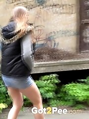 15 pictures - Gorgeous brunette pulls her g string to pee