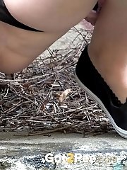 15 pictures - Gorgeous brunette pulls her g string to pee