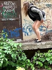 15 pictures - Gorgeous brunette pulls her g string to pee