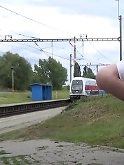 15 pictures - Public peeing for train full of people