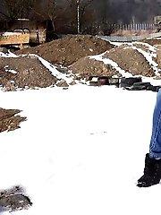 15 pictures - Pretty babe squats in the snow and pisses outside