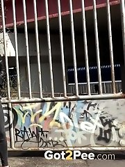 15 pictures - Grafitti Peeing
