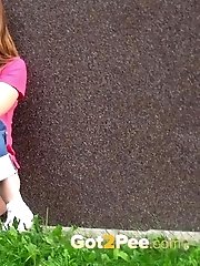 15 pictures - Redhead squats right down to piss