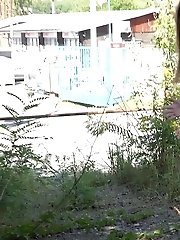 15 pictures - Stunning babe relieves her piss desperation