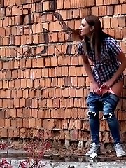 15 pictures - Sexy brunette pisses in an alleyway
