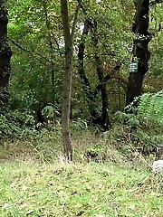 15 pictures - Brunette makes a splash as she pisses outside