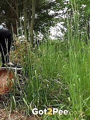 15 pictures - Big boobed babe pisses while outside jogging