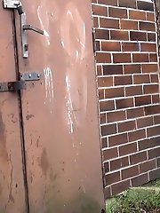 15 pictures - City pissing with gorgeous blonde babe in leggings