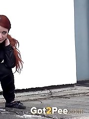 15 pictures - Gorgeous redhead pisses in front of passing cars