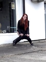 15 pictures - Gorgeous redhead pisses in front of passing cars