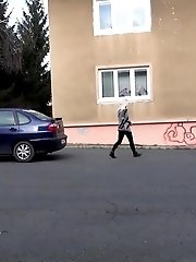 15 pictures - City pissing with gorgeous blonde babe in leggings