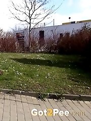 15 pictures - Redhead sprays a messy stream of piss outside