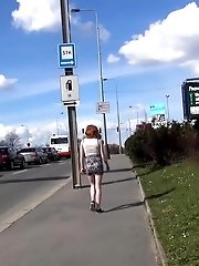 15 pictures - Redhead sprays a messy stream of piss outside