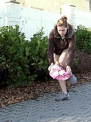 15 pictures - Shy girl pisses while a cyclist rides by