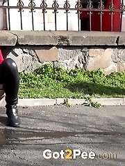 15 pictures - Gorgeous brunette pisses outside a public building