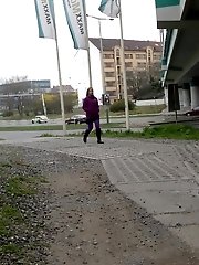 15 pictures - Petrol station pissing behind a big pillar