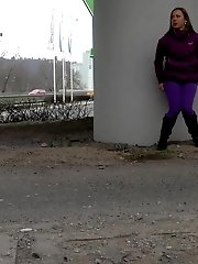 15 pictures - Petrol station pissing behind a big pillar