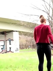 15 pictures - Gorgeous girl pees on stones outside