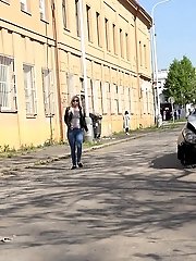15 pictures - Pretty blonde in sunglasses pisses in the city