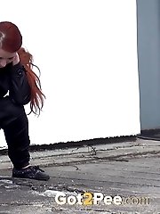 15 pictures - Gorgeous redhead pisses in front of passing cars